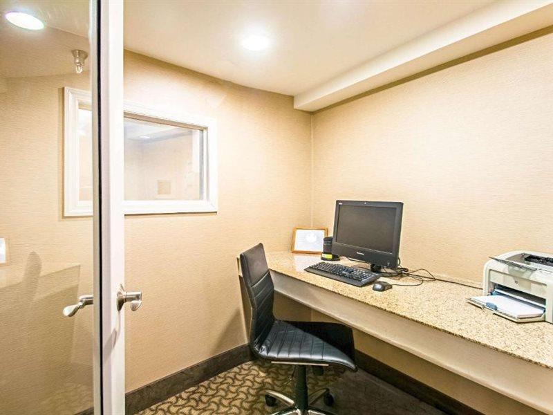 Comfort Inn Falls Church - Tysons Corner Ngoại thất bức ảnh