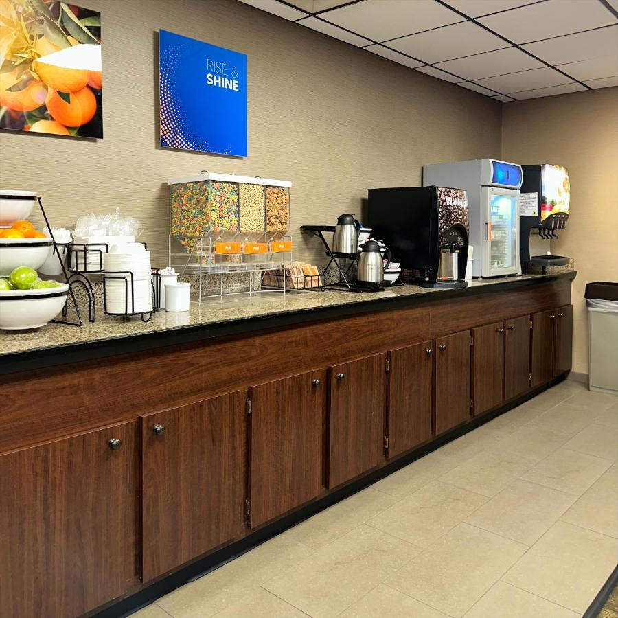 Comfort Inn Falls Church - Tysons Corner Ngoại thất bức ảnh