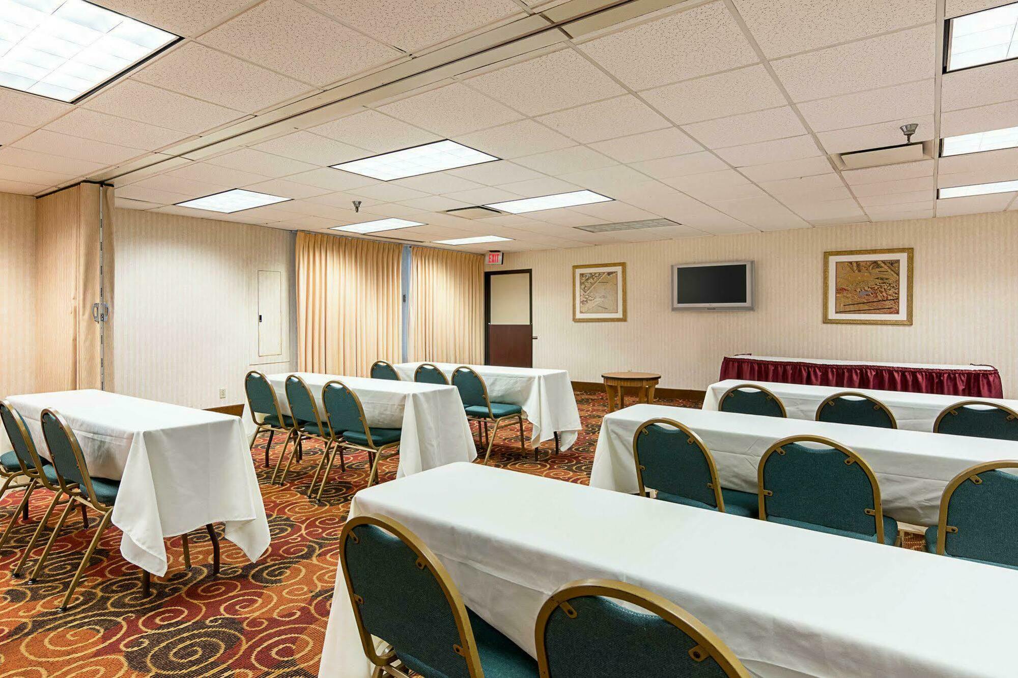 Comfort Inn Falls Church - Tysons Corner Ngoại thất bức ảnh